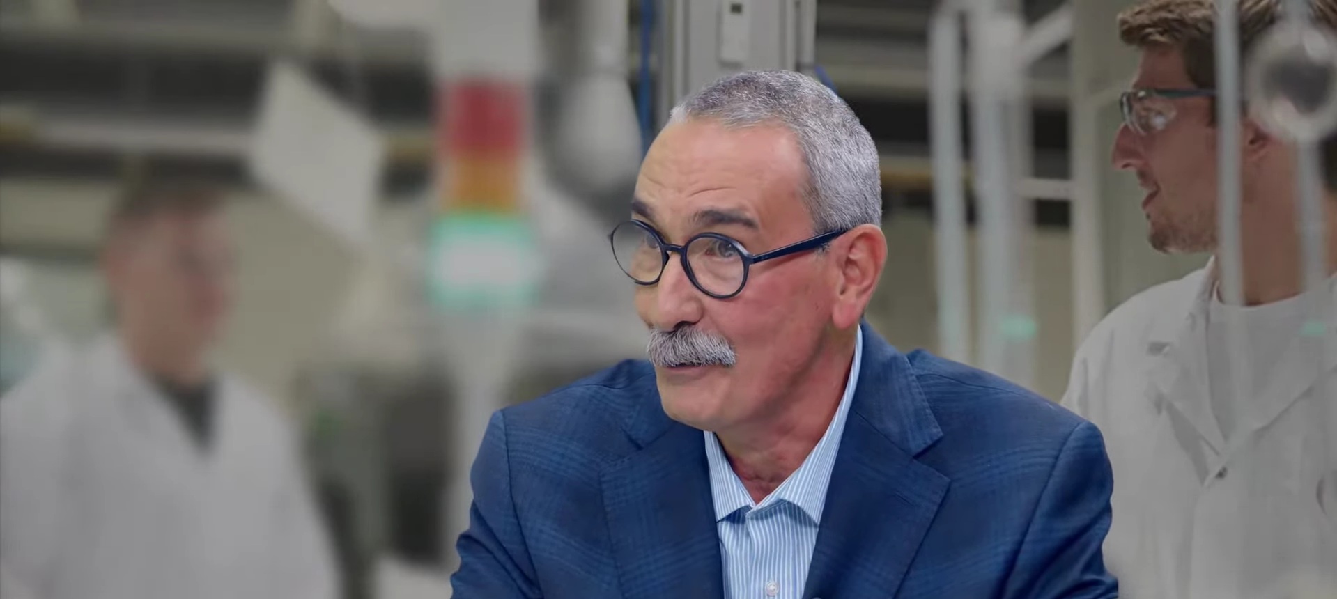 Fumul inhalat în timpul fumatului reprezintă principala sursă a substanțelor asociate bolilor provocate de țigările clasice