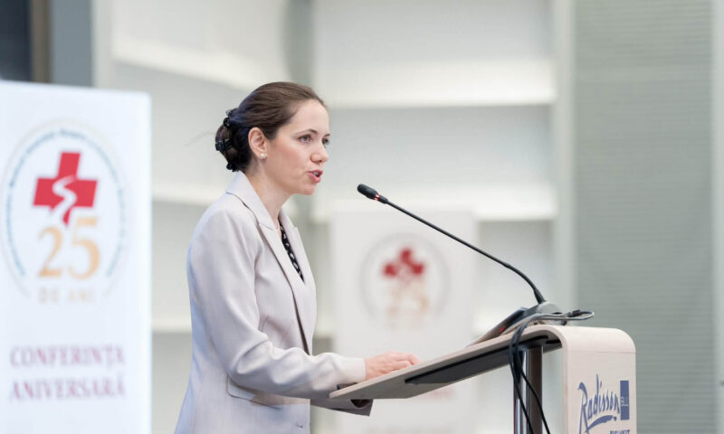 Mirabela Grădinaru, prezentă la un eveniment dedicat asistenților medicali. Cu cine a stat la masă partenera lui Nicușor Dan