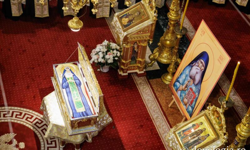 Moaștele Sfântului Paisie de la Sihăstria au ajuns la Iași. Când începe pelerinajul de Sfânta Parascheva