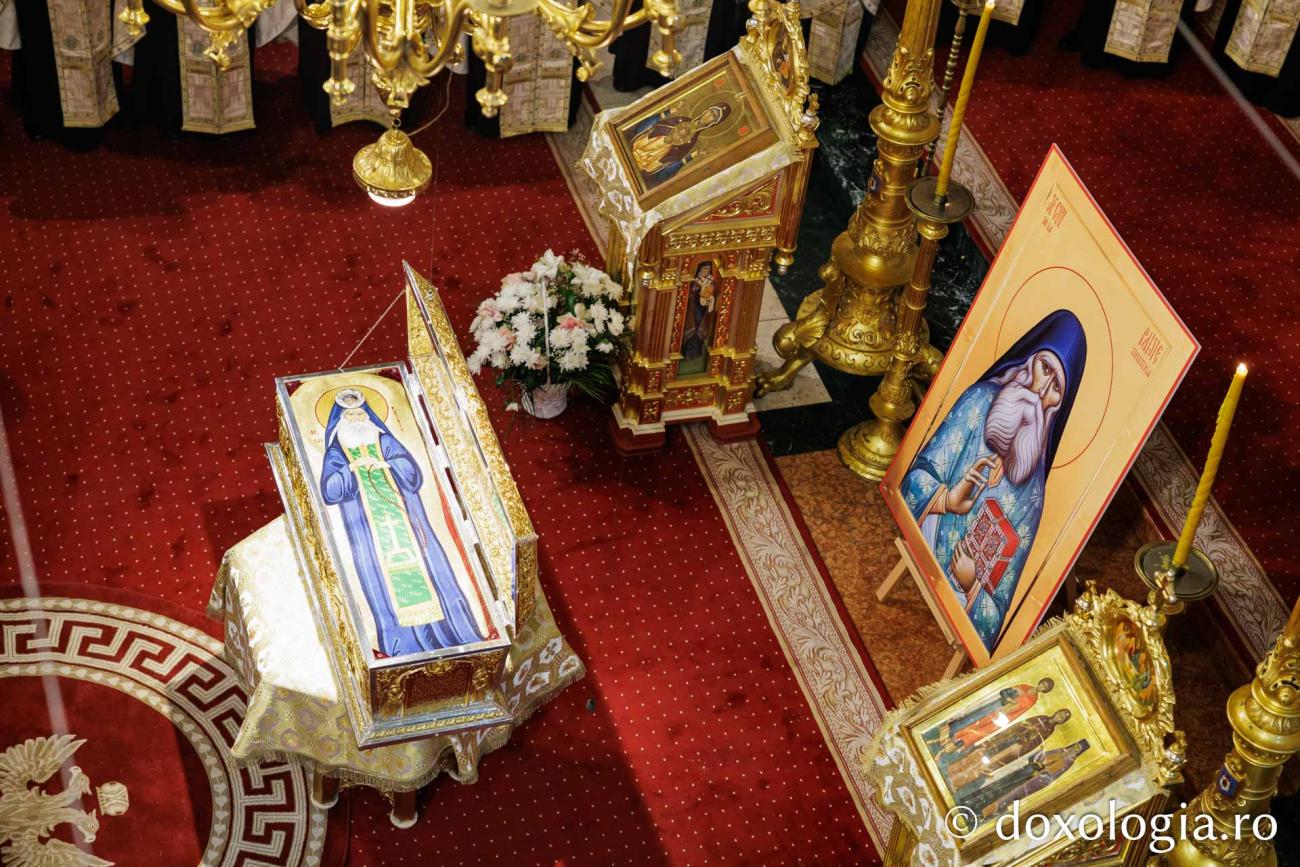 Moaștele Sfântului Paisie de la Sihăstria au ajuns la Iași. Când începe pelerinajul de Sfânta Parascheva