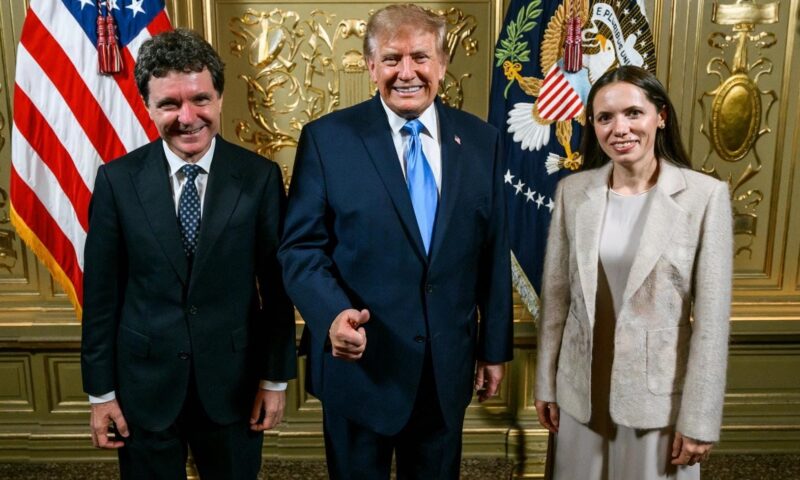 Nicuşor Dan s-a fotografiat cu Donald Trump la New York. Mesaj despre prezenţa SUA în România