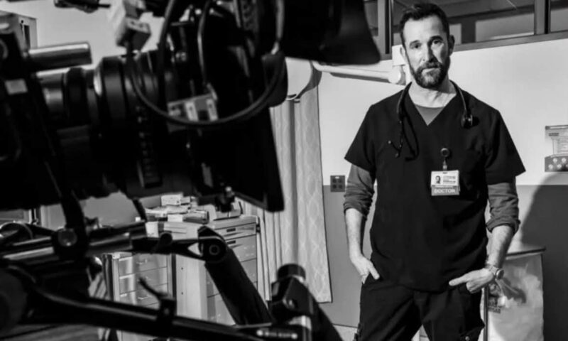 Noah Wyle, uluit că a fost desemnat cel mai sexy bărbat: „Nici într-un milion de ani nu m-aș fi gândit”