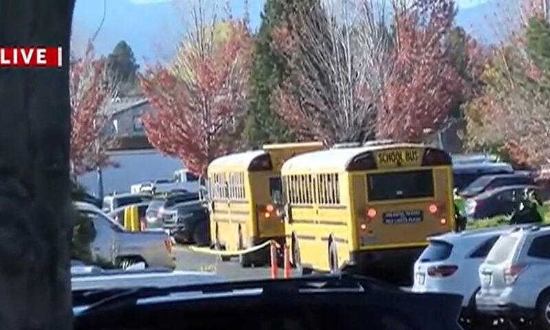 Trei copii și un adult, uciși într-un atac la o școală din Oregon. Un martor înarmat l-a împușcat pe atacator