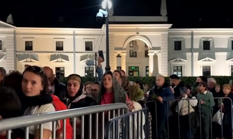 Scandal la pelerinajul de Sfânta Parascheva. Mai multe persoane au încercat să sară peste rând