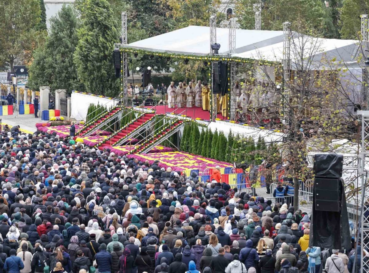 Un nou incident la pelerinajul Sfintei Parascheva. Doi bărbați au forțat accesul în catedrală