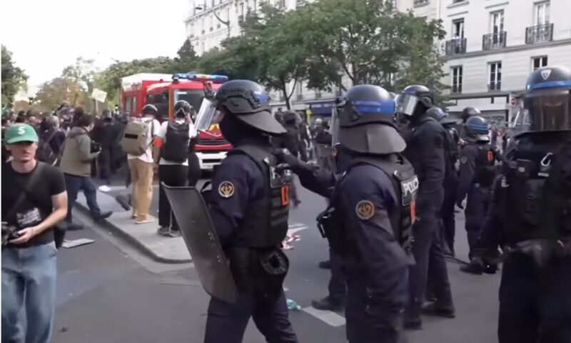 Bilanț după protestele din Franța. 1.800 de persoane reținute și peste 500 de polițiști răniți