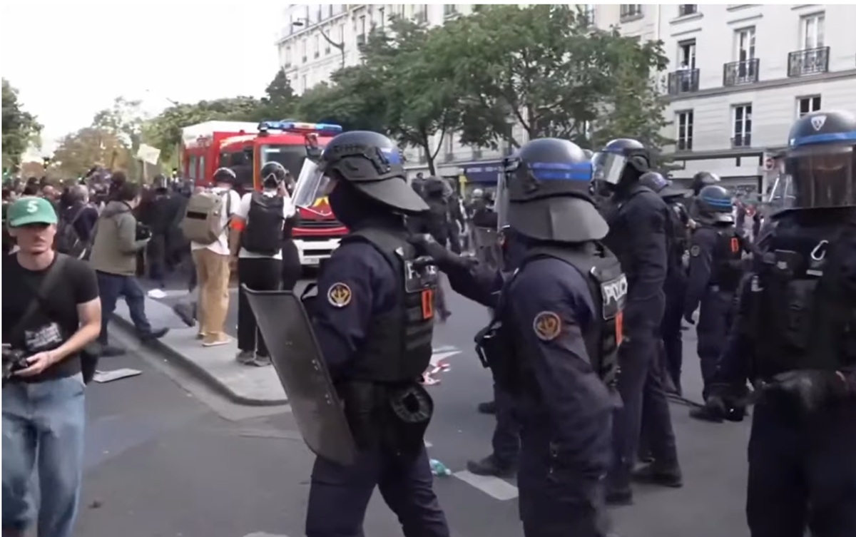 Bilanț după protestele din Franța. 1.800 de persoane reținute și peste 500 de polițiști răniți