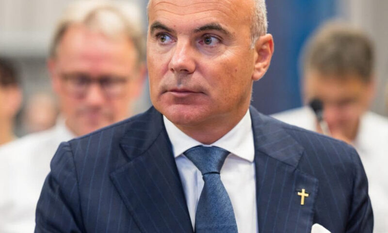 Rareș Bogdan îi reproșează lui Bolojan că a strâns cureaua în loc să atragă miliarde în România. Ce așteptări are de la Luca Niculescu