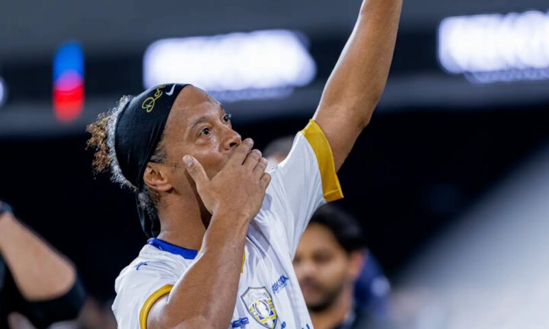 Ronaldinho revine pe teren la 46 de ani. Când va juca primul meci oficial în Italia