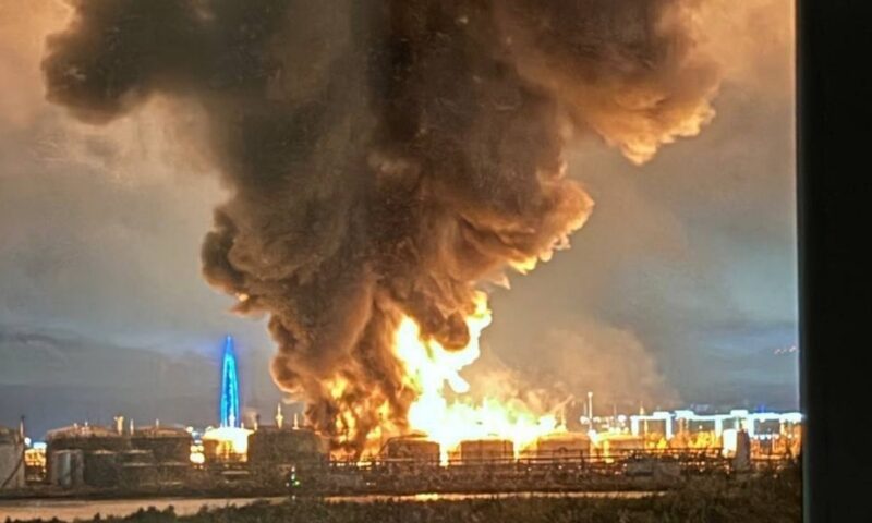 Atac masiv cu drone asupra Rusiei. Incendiu la un terminal petrolier din Sankt Petersburg și pene de curent