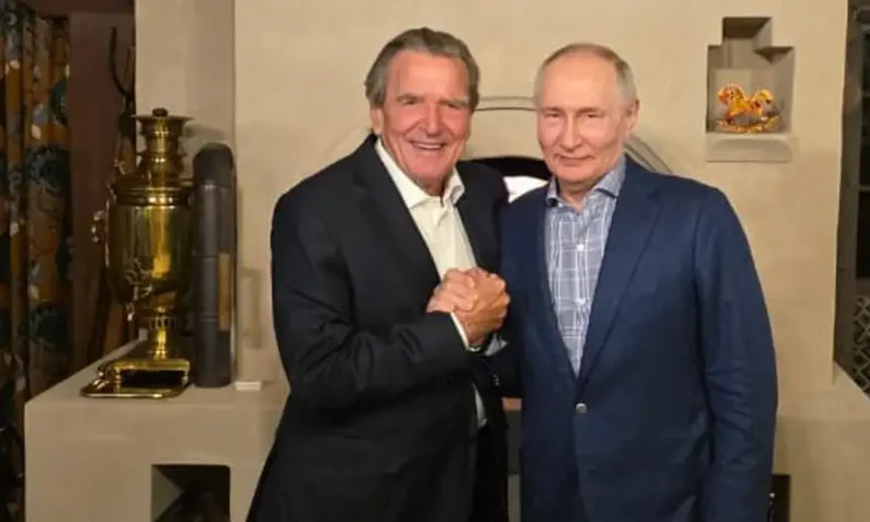 Gerhard Schroder, fostul cancelar al Germaniei, i-a fost alături lui Vladimir Putin la ziua de naștere
