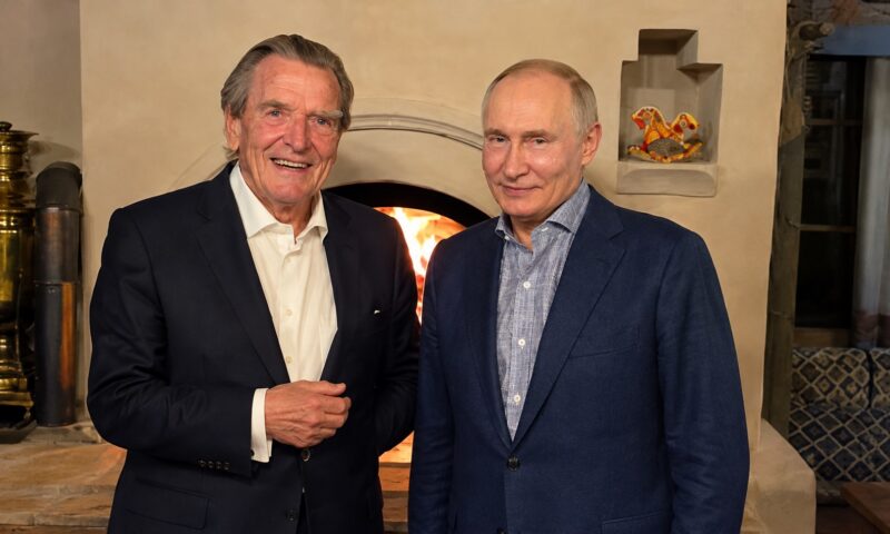Fostul cancelar german, alături de Putin. Merz reacționează dur