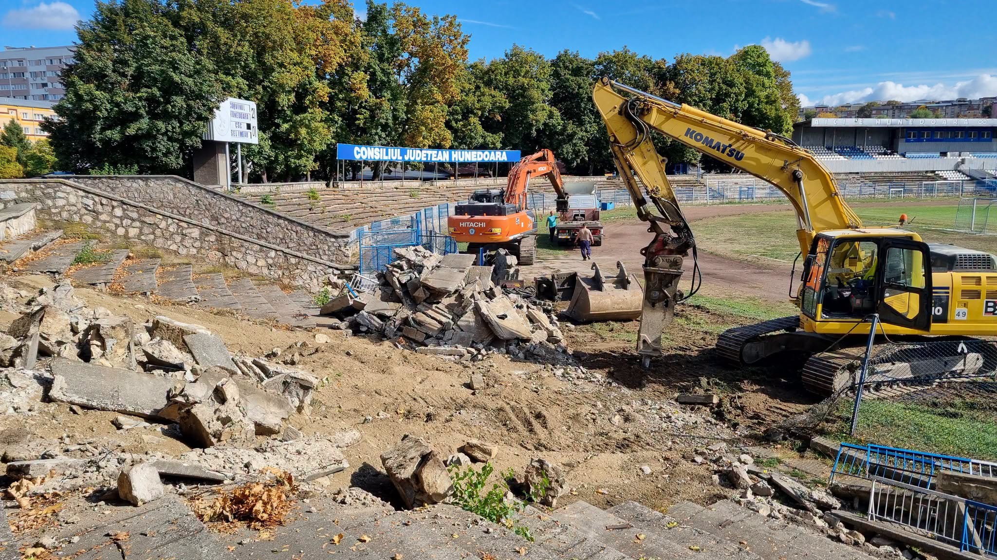 Un nou stadion de zeci de milioane de euro în România. Vechea arenă a început să fie demolată