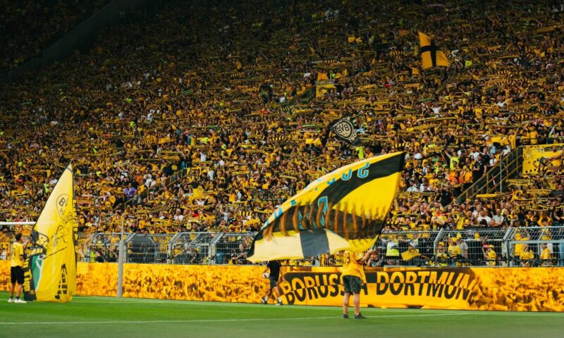 Un club din Bundesliga vrea mai puține telefoane în tribune. Soluția găsită pentru a-i convinge pe suporteri