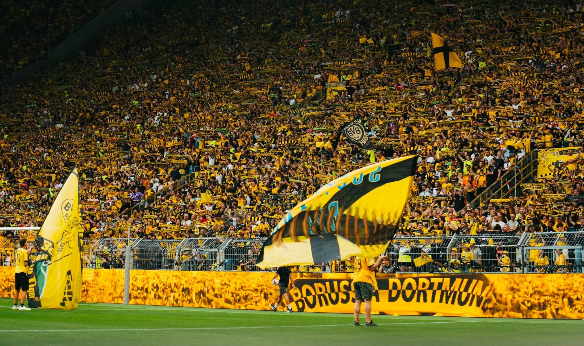 Un club din Bundesliga vrea mai puține telefoane în tribune. Soluția găsită pentru a-i convinge pe suporteri