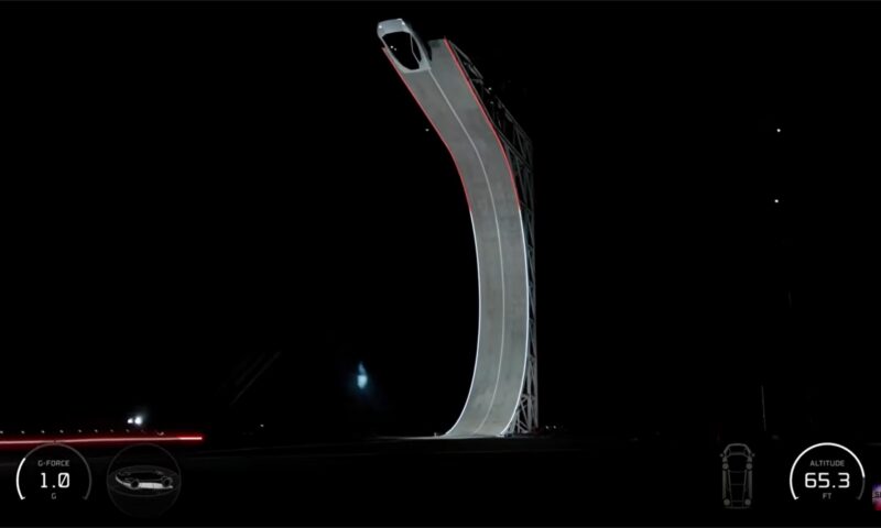 Tesla a prezentat mașina care zboară. Roadster face acrobații în aer și promite 100 km/h în mai puțin de o secundă. Foto&Video