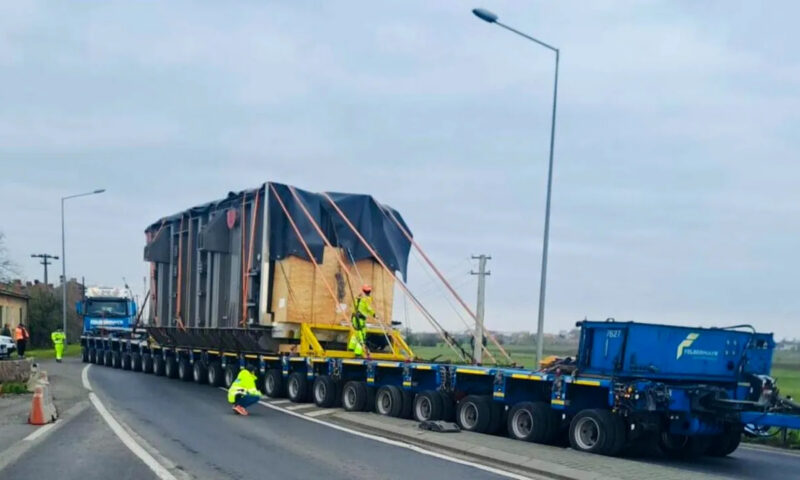 Transporturi agabaritice pe mai multe drumuri din România. Traseele anunțate de Poliția Română