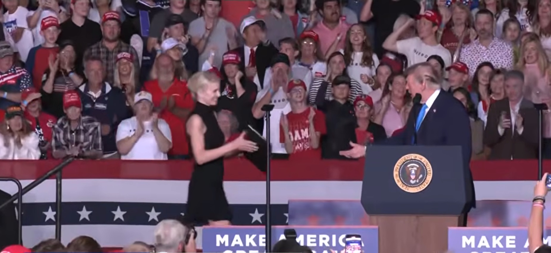 Trump ordin miting electoral
