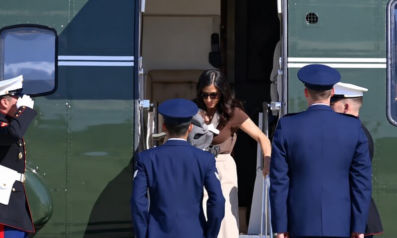 Usha Vance, la un pas să cadă din elicopter. Bebelușul era prins la piept