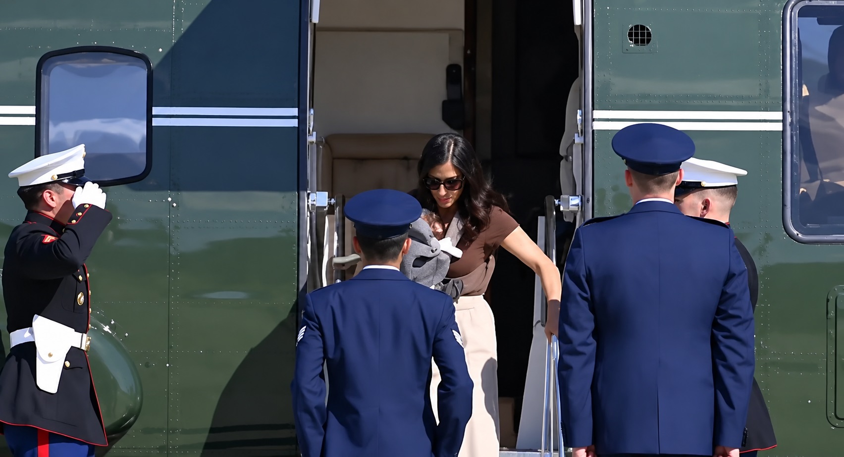 Usha Vance, la un pas să cadă din elicopter. Bebelușul era prins la piept