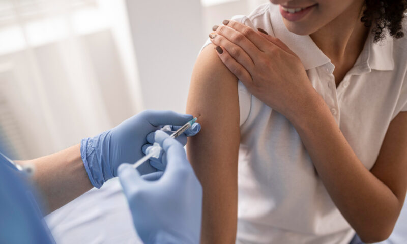 Vaccinarea ar putea deveni mai simplă în România. Regula pe care autoritățile vor să o elimine