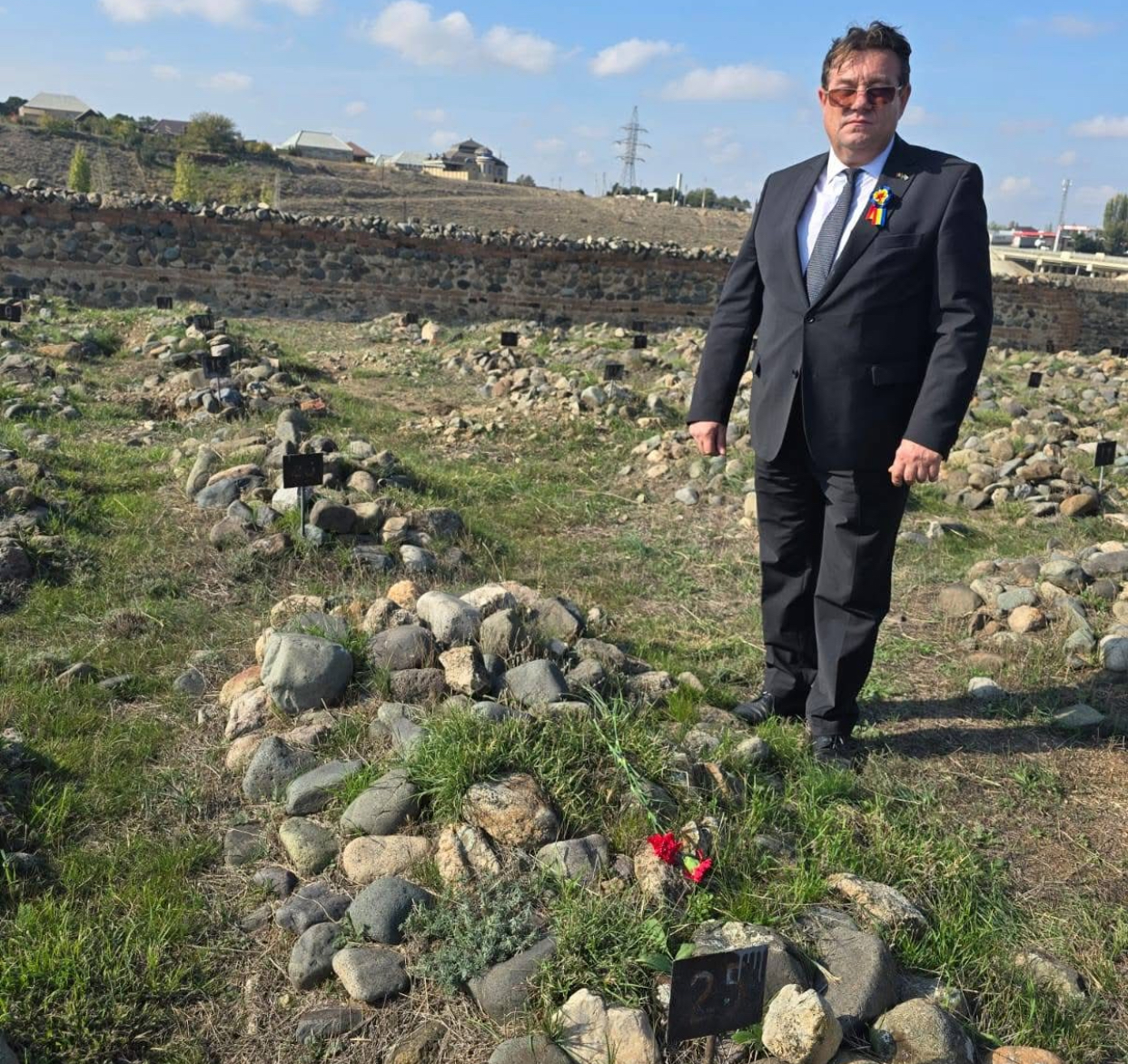 Monument în memoria prizonierilor români din lagărul NKVD nr. 223, dezvelit în Azerbaidjan