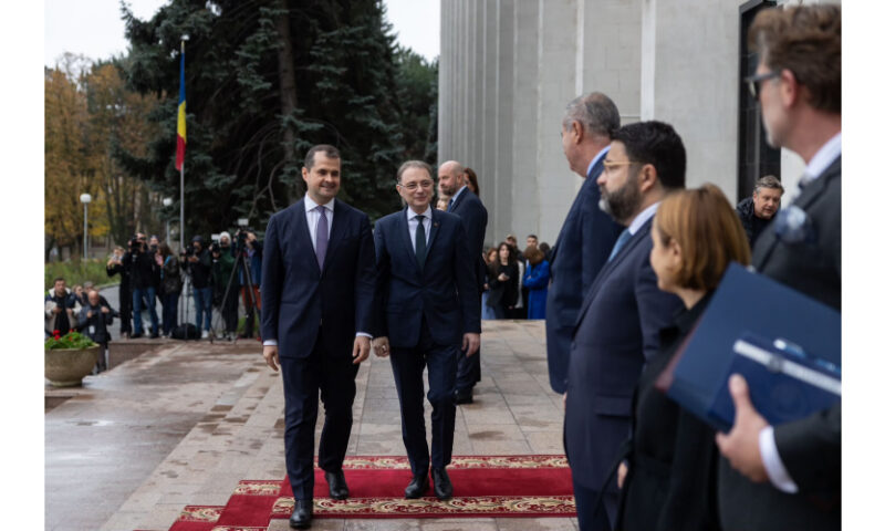 Niculescu, la Chișinău: Sprijin pentru aderarea la UE, securitate energetică și posibile schimbări ale regulilor cetățeniei române