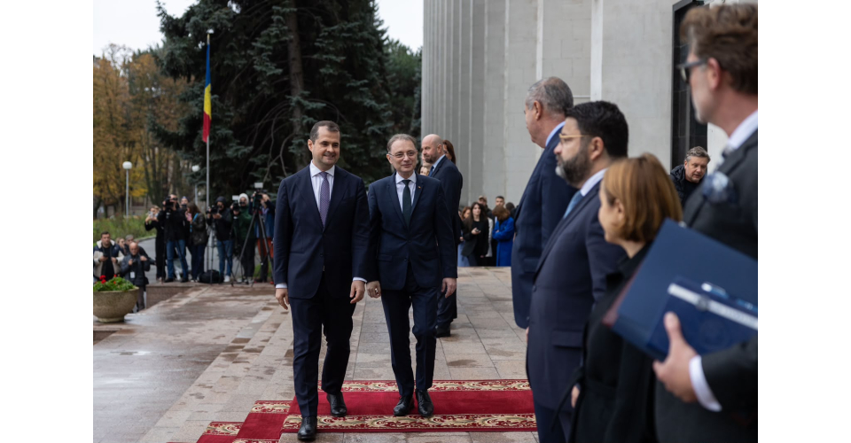 Niculescu, la Chișinău: Sprijin pentru aderarea la UE, securitate energetică și posibile schimbări ale regulilor cetățeniei române