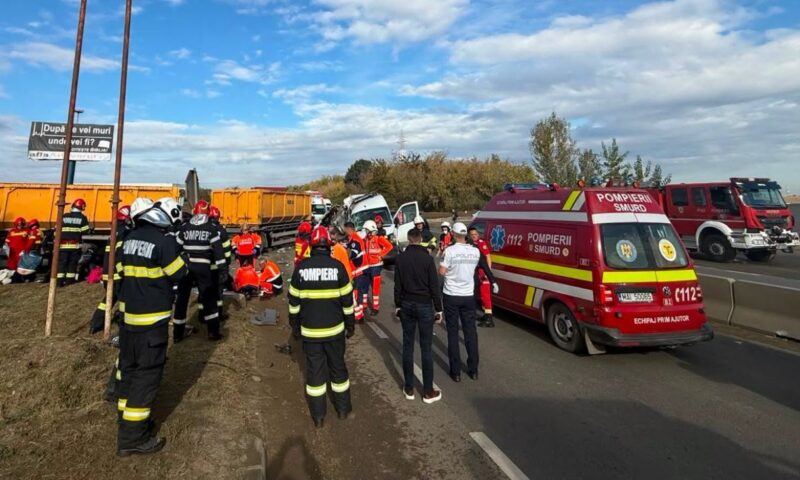 Accident mortal în Ilfov, între Buftea și Chitila. Un microbuz cu 16 oameni s-a izbit de o autobasculantă