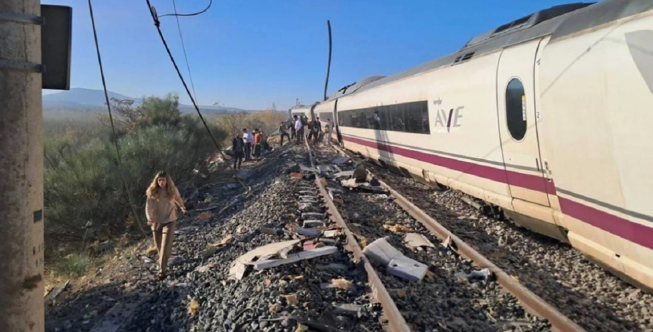 Un semafor roșu și o coliziune devastatoare. Ce se investighează în Spania
