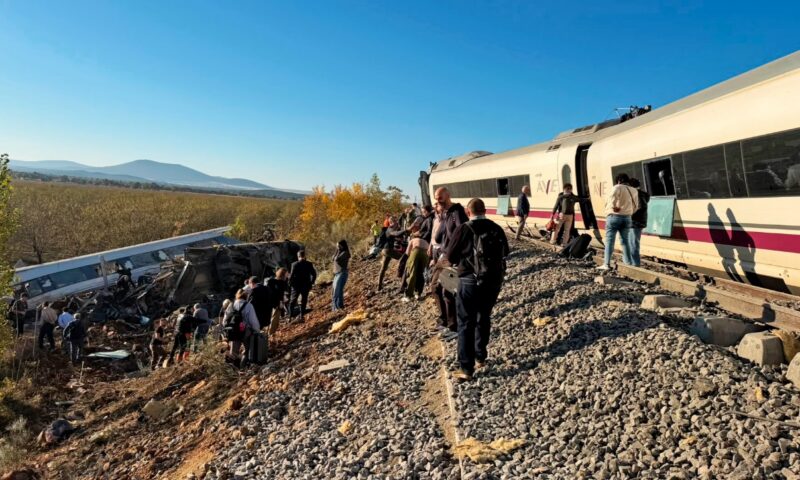 Două trenuri de mare viteză s-au ciocnit în Spania. Circulația spre Andaluzia, suspendată