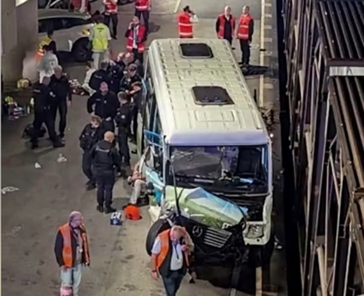 Accident între un autobuz și un tren, la Eurotunel, cu 19 victime