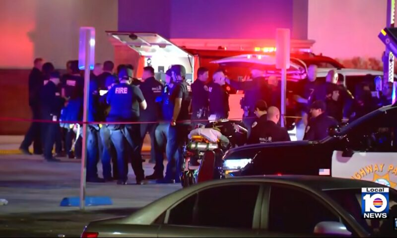 Atac armat într-un mall din California: un mort și șase răniți. Trei victime sunt în stare critică