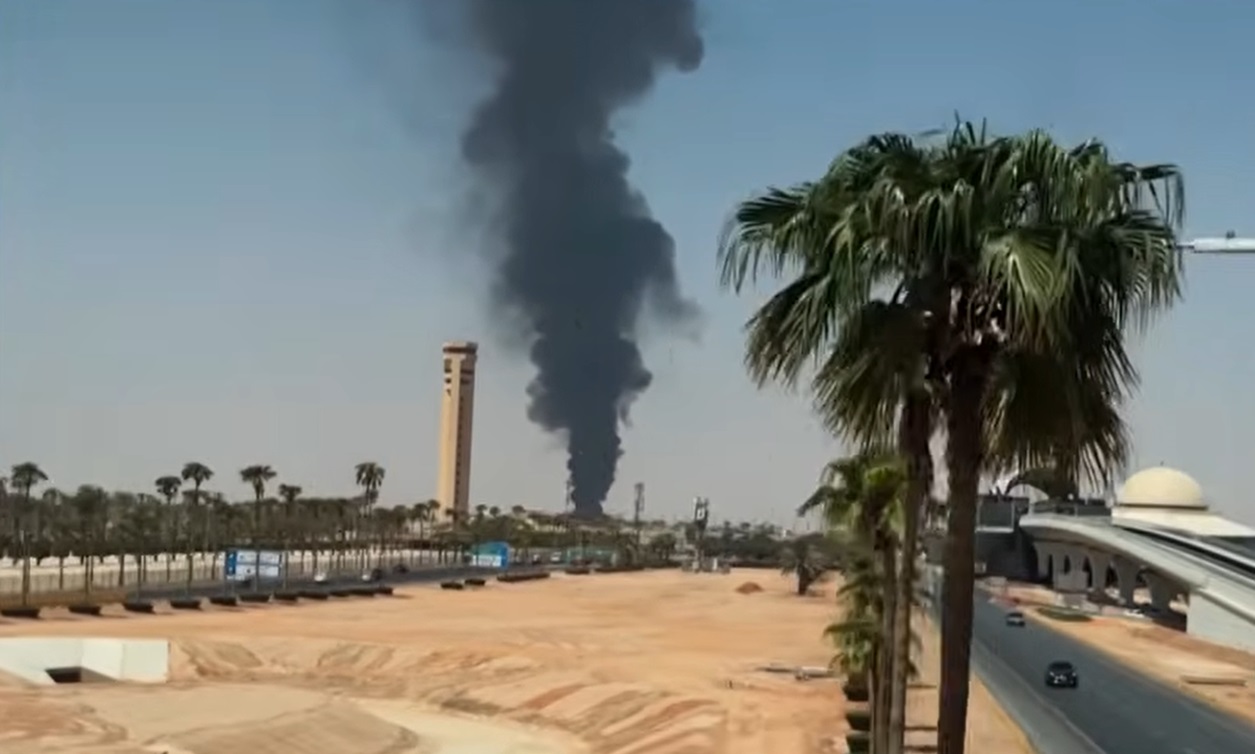 Trei morți și zeci de răniți în atacurile Houthi asupra aeroporturilor din Arabia Saudită