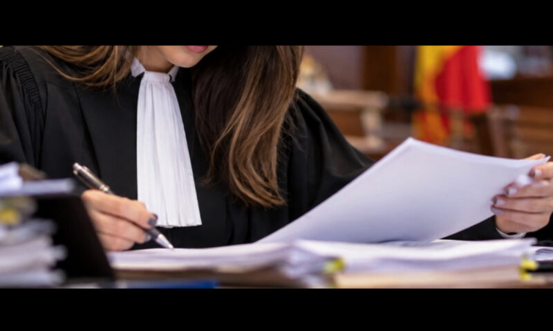 Cât câștigă un avocat la început de carieră în România. Absolventă de Drept: E o jignire la adresa studenților care învață