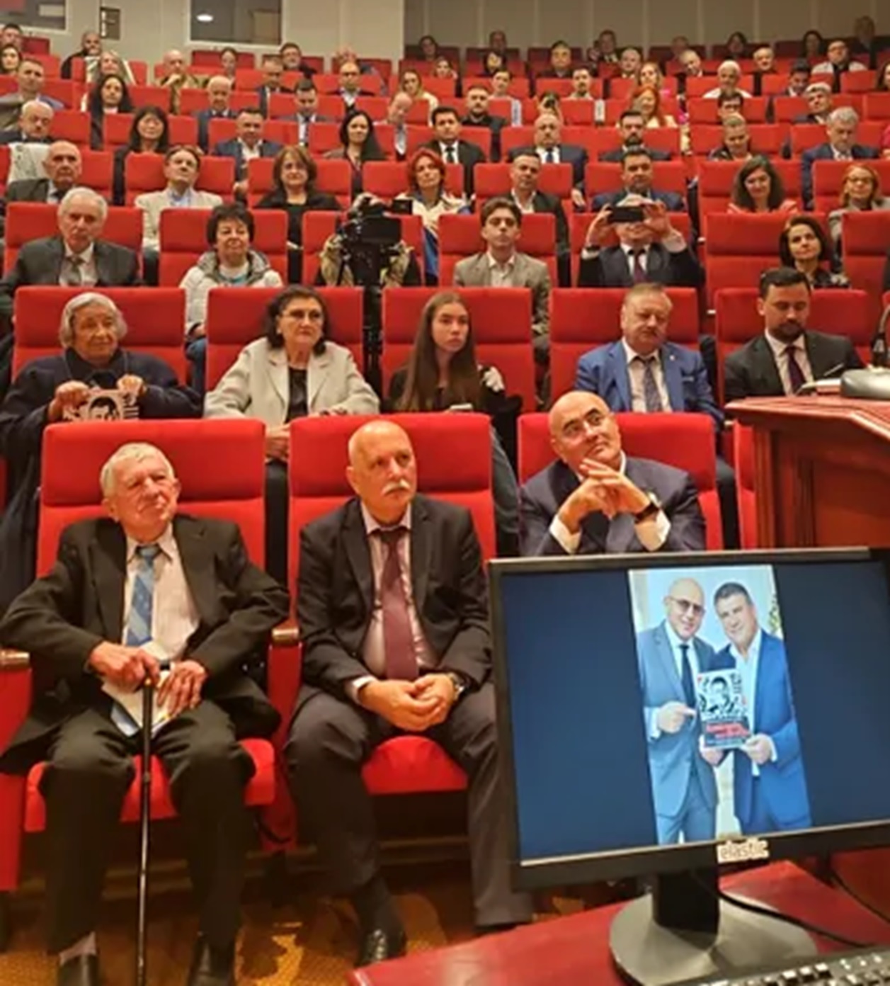 Povestea generalului Ioan Sîrbu, de la un sat din Gorj la New York, prezentată într-o carte semnată de Bogdan-Ion Jelea