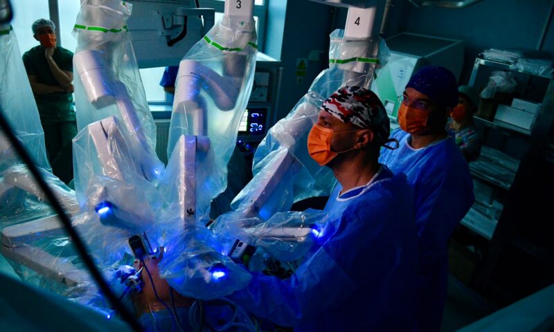Parteneriat strategic pentru medicina de precizie: UMF „Carol Davila” și Spitalul „Burghele” investesc în chirurgie robotică și în pregătirea medicilor de mâine
