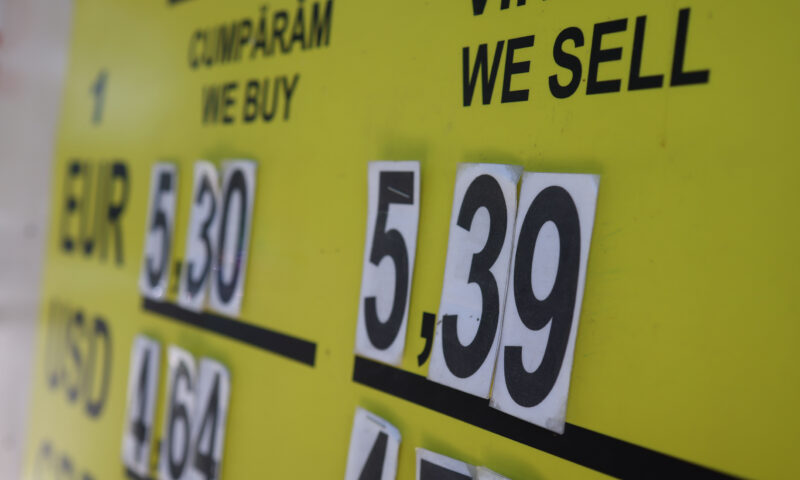 Ce urmează pentru leu după noul maxim al euro. Previziunile economiștilor