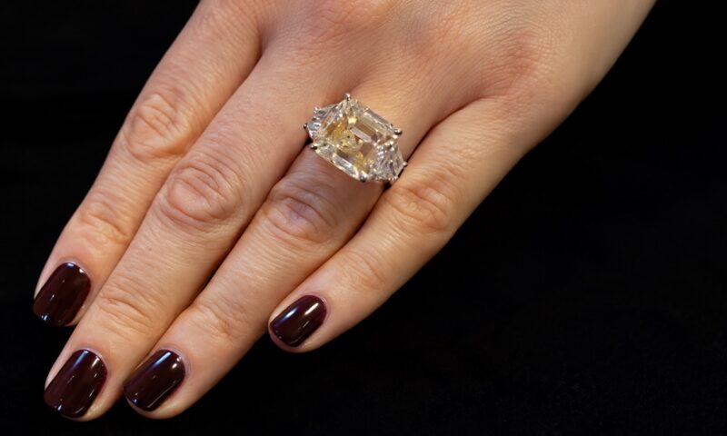 Un diamant de 9,05 carate, scos la licitație în România. Prețul pornește de la 50.000 de euro