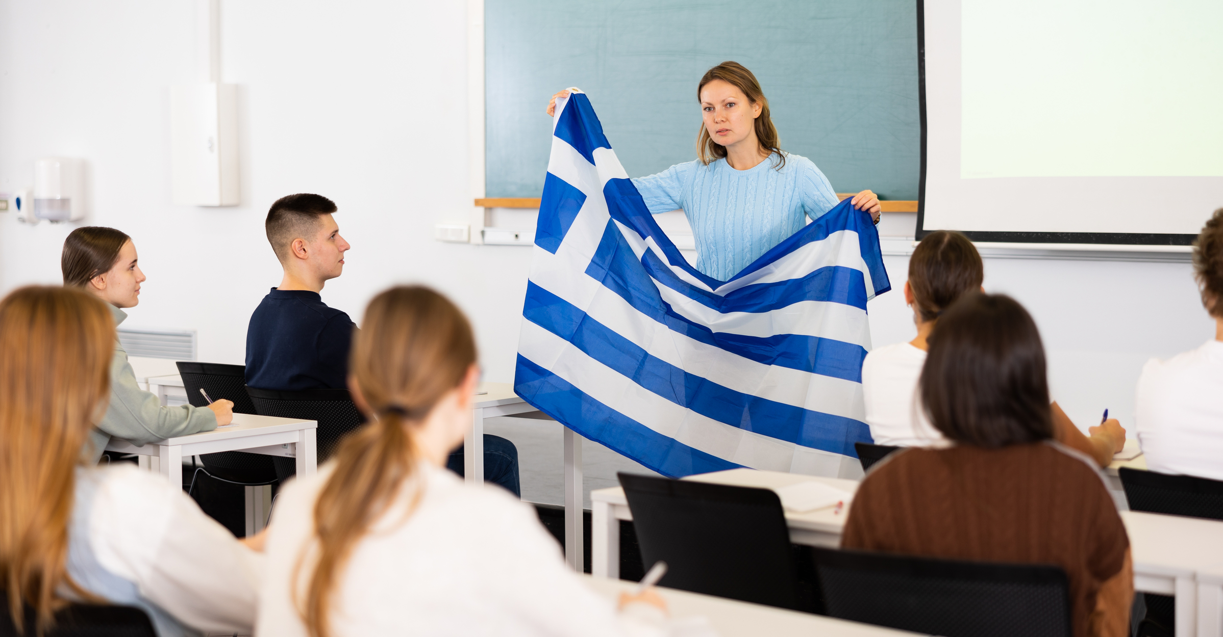 Grecia își închide școlile din lipsă de copii. România simte aceeași presiune demografică