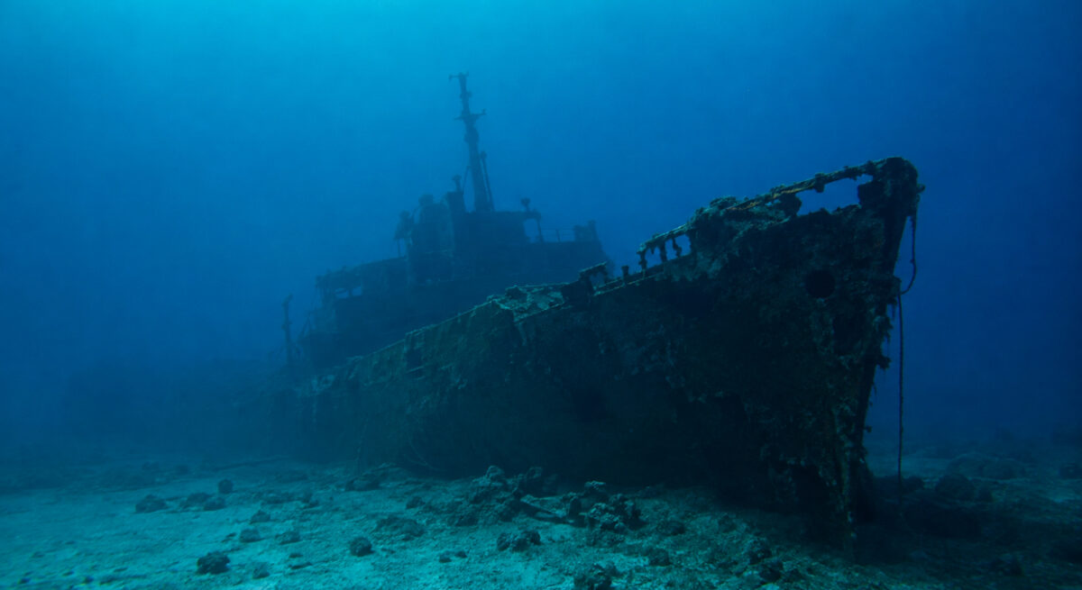 Descoperire în epavele din Pacific. Bacteriile care ar putea ajuta la combaterea poluării
