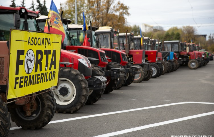 Fermierii din Republica Moldova amenință cu proteste cu tractoare. Taxarea inversă a TVA și importurile din Ucraina, în centrul nemulțumirilor