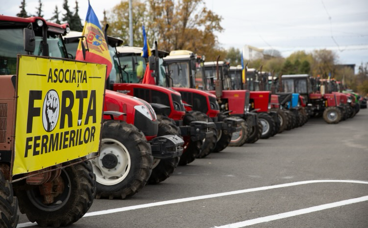 Fermierii din Republica Moldova amenință cu proteste cu tractoare. Taxarea inversă a TVA și importurile din Ucraina, în centrul nemulțumirilor