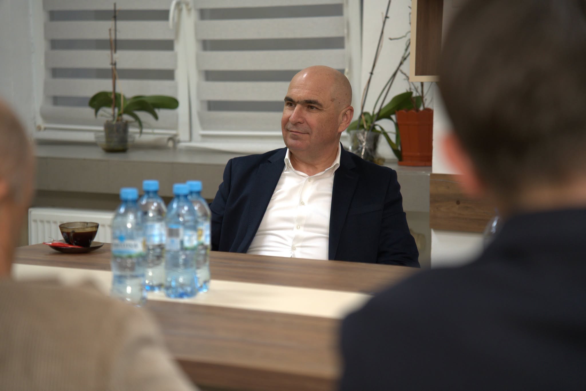 Doar patru din 29 de primari PNL au venit la întâlnirea cu Bolojan din Teleorman. Ceilalți aveau treabă