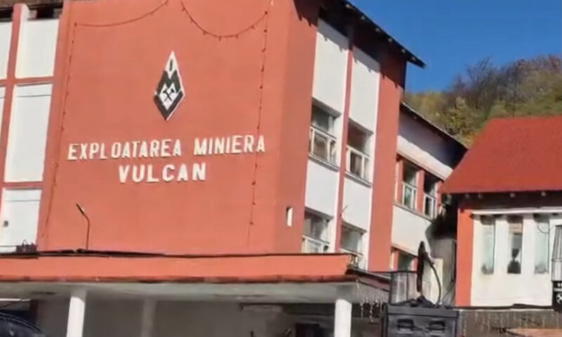 Protestul minerilor de la Vulcan continuă. 67 de angajați au rămas în subteran și cer majorarea salariilor