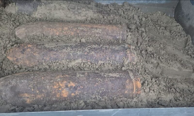 Patru proiectile explozive, descoperite în Iași. Trei se aflau pe traseul A8