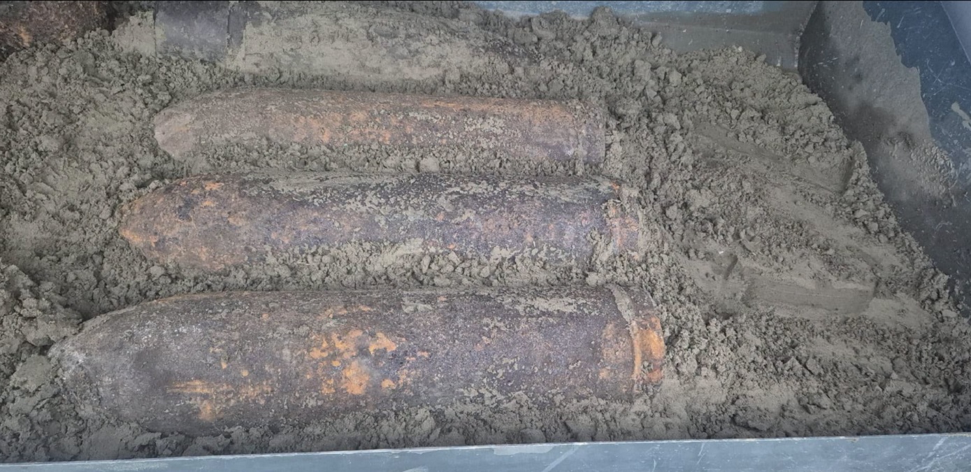 Patru proiectile explozive, descoperite în Iași. Trei se aflau pe traseul A8