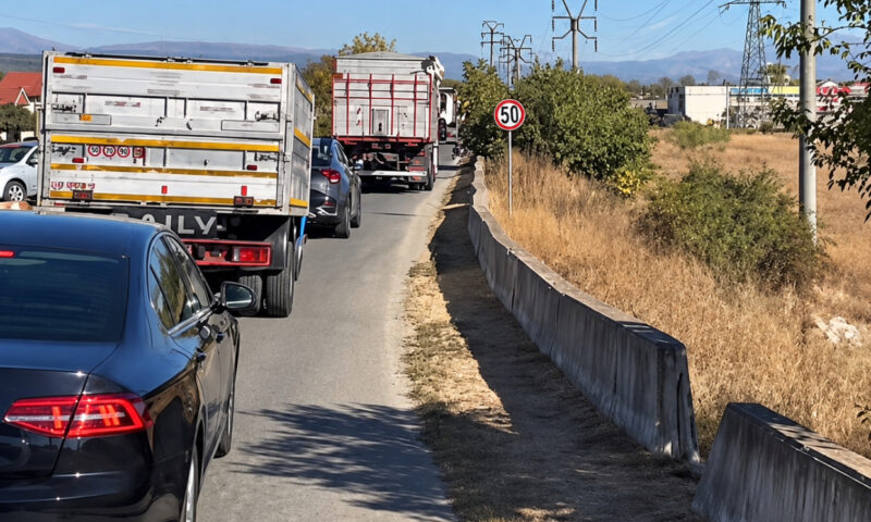 Proteste față de TollRo și scumpirea motorinei. Zeci de șoferi au ieșit pe străzile din Târgu Jiu și amenință cu blocaje