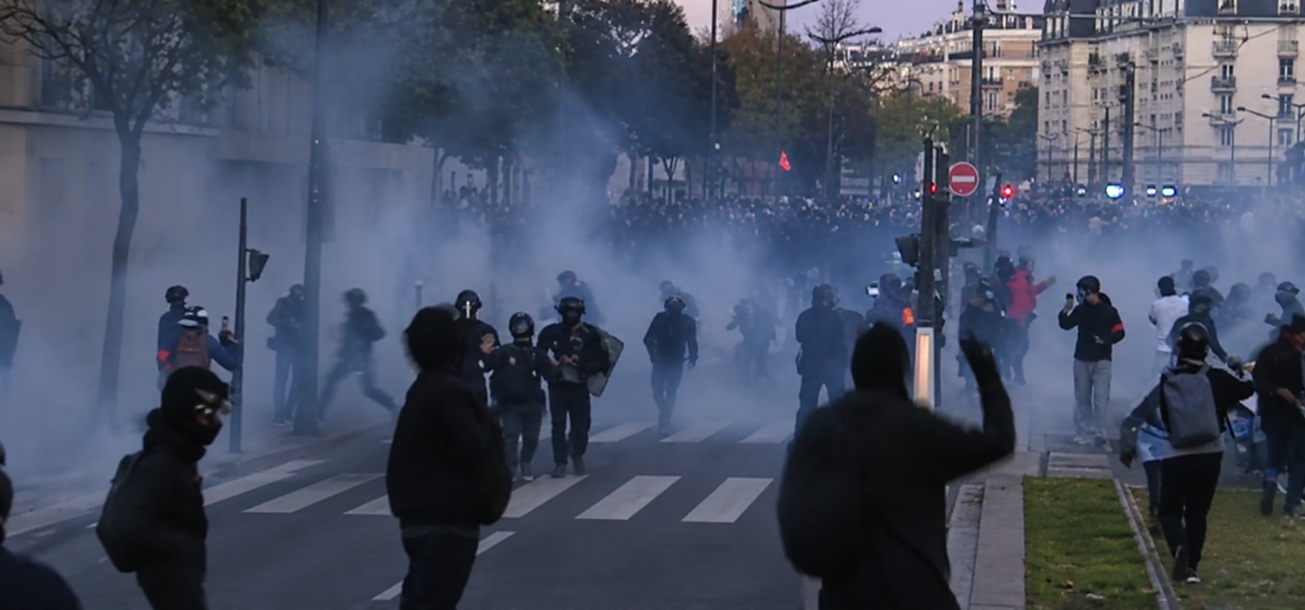 Gaze lacrimogene împotriva protestatarilor din Franța. 320.000 de oameni au ieșit în stradă