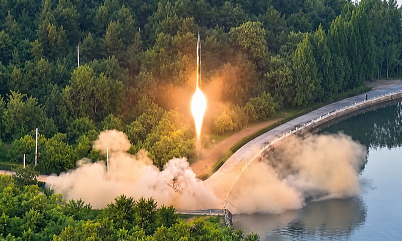 Coreea de Nord a lansat aproximativ 10 rachete balistice. Seulul își intensifică supravegherea